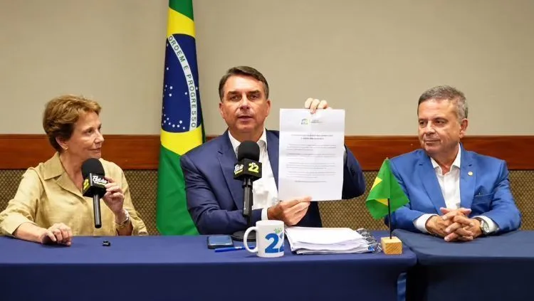 Bancada do agro declara apoio a Flávio Bolsonaro na reta final do primeiro turno